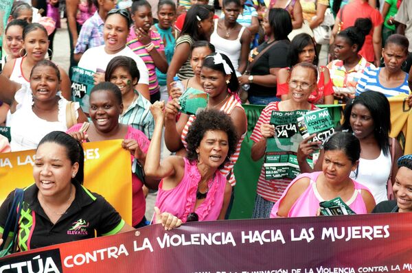 Las mujeres con motivo de Día Internacional Contra la Violencia a las Mujeres en Santo Domingo - Sputnik Mundo