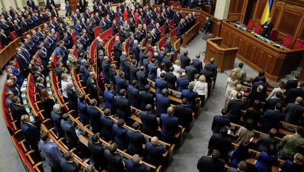 El Parlamento ucraniano aprueba la creación de autoridades civiles y militares en Donbás - Sputnik Mundo