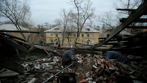Milicianos informan sobre dos muertos por los bombardeos en Donbás - Sputnik Mundo