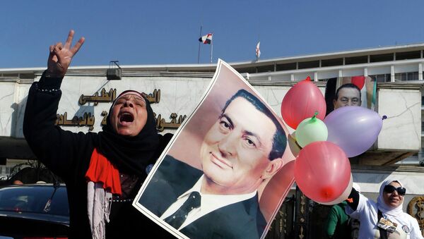 Un tribunal egipcio absuelve al expresidente Mubarak - Sputnik Mundo