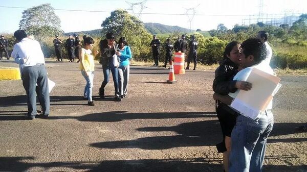 Salen de cárcel detenidos por disturbios en protestas por 43 desaparecidos en México - Sputnik Mundo