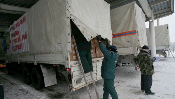 Rusia entrega a Donetsk 800 toneladas de ayuda humanitaria - Sputnik Mundo