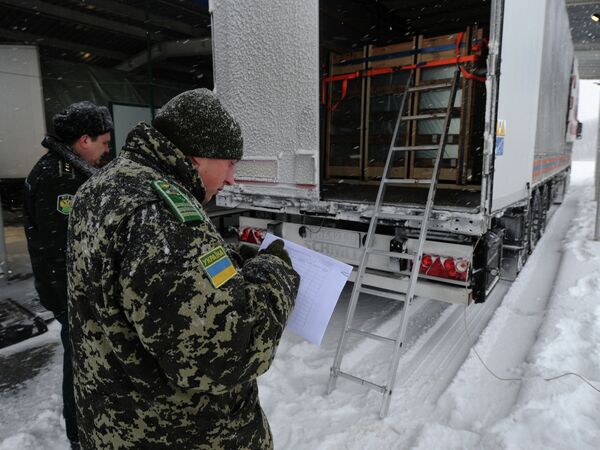 Octavo convoy de ayuda humanitaria para Donbass - Sputnik Mundo