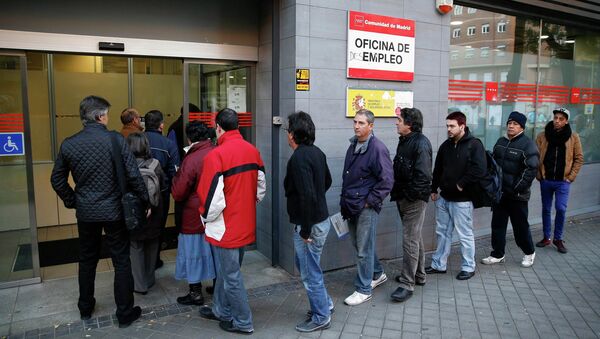 Los desempleados españoles de larga duración recibirán una ayuda de 426 euros - Sputnik Mundo