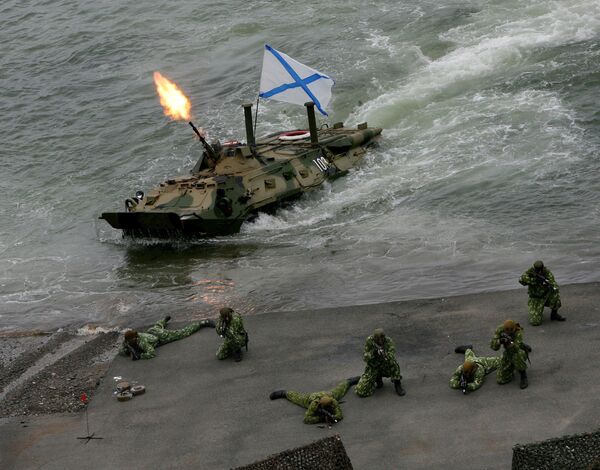 La Infantería de Marina rusa recibe nuevos chalecos antibalas flotantes - Sputnik Mundo