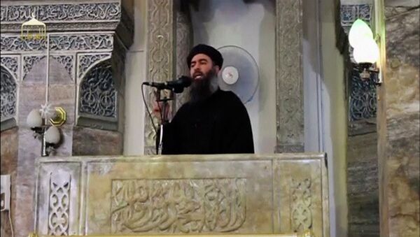 Abu Bakr al-Baghdadi, líder del grupo yihadista Daesh (archivo) - Sputnik Mundo