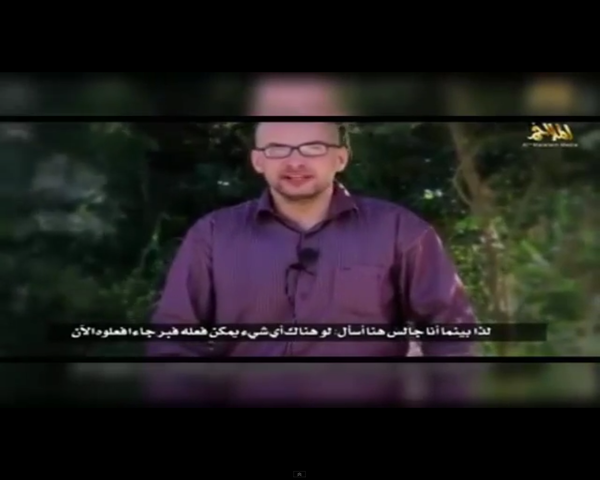 El estadounidense secuestrado por Al Qaeda en Yemen pide por vídeo ayuda a su Gobierno - Sputnik Mundo