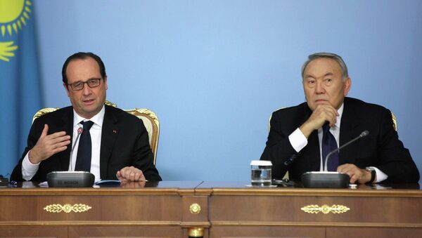 François Hollande, presidente de Francia, y Nursultán Nazarbáev, presidente de Kazajstán - Sputnik Mundo