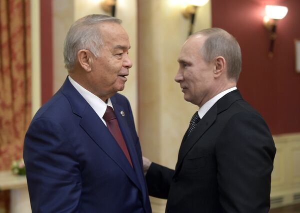 Vladímir Putin, presidente ruso (D), y Islam Karimov, presidente de Uzbekistán (Archivo) - Sputnik Mundo